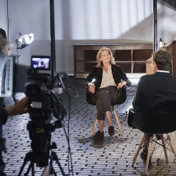 Exclusif - Claire Chazal lors de l'enregistrement de l'émission "Animaux Stars", présentée par B.Montiel et diffusée sur la chaine Animaux TV le 23 décembre 2023 © Jack Tribeca / Bestimage