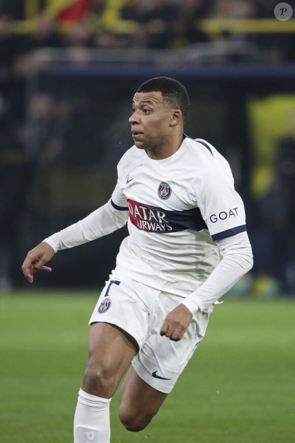 Kylian Mbappé : Grâce à un match nul 1-1 face à Dortmund, le PSG se qualifie pour les 8ème de finale de la Ligue des champions le 13 décembre 2023.