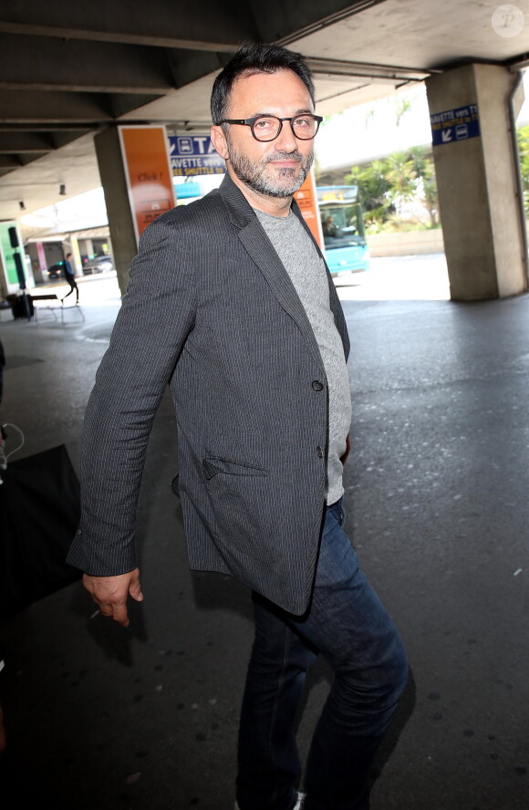 Frédéric Lopez arrive à l'aéroport de Nice pour le 69ème Festival International du film de Cannes le 17 mai 2016.