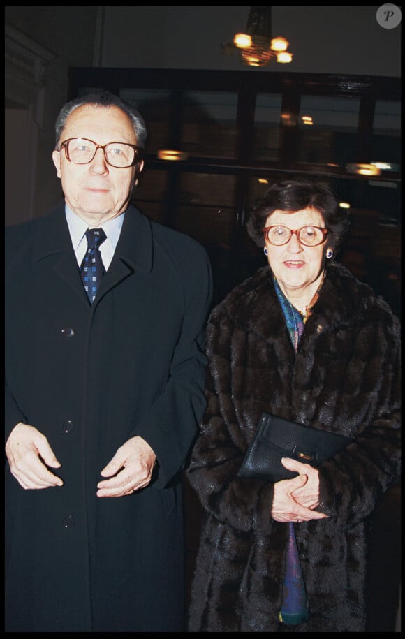 Info - Jacques Delors est décédé à l'âge de 98 ans -  ARCHIVES - JACQUES DELORS ET SA FEMME LE SOIR DE LA GENERALE DE LA PIECE DE THEATRE "LES PORTES DU CIEL" EN 1999