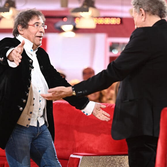 Le présentateur met à l'honneur la musique avec Laurent Voulzy
Exclusif - Laurent Voulzy et Michel Drucker - Enregistrement de l'émission Vivement dimanche au studio Gabriel à Paris, le 7 décembre 2023, présentée par M.Drucker et diffusée le 31 décembre 2023 sur France 3. © Guillaume Gaffiot / Bestimage