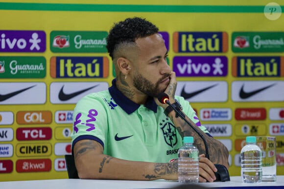 dont les détails donnent le vertige
Neymar Jr. en conférence de presse à Belem, le 7 septembre 2023.