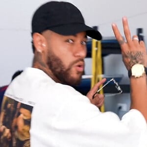 Ce n'est un secret pour personne, Neymar est un fêtard
Les adieux de Neymar, qui vient de signer en Arabie saoudite au club de Al-Hilal, à ses anciens coéquipiers ( dont Kylian Mbappé) au campus du PSG à Poissy © PSG Twitter via Bestimage 