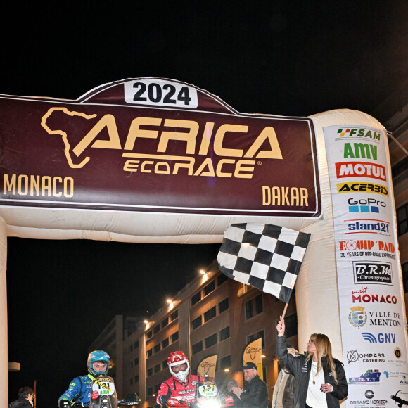 Adriana Karembeu, la marraine de la 15ème édition de l'Africa Eco Race, a donné le départ du Rallye le 30 décembre 2023, sur le Quai Antoine 1er face au restaurant Conscientiae, (l'ancien Star's N Bar) à Monaco. © Bruno Bebert/Bestimage