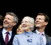 La reine Margrethe II de Danemark a fait une grande annonce à la veille de la nouvelle année
La reine Margrethe, le prince Frederik et le prince Joachim de Danemark - La famille royale du Danemark lors de la célébration du 83ème anniversaire de la reine Margrethe au balcon du palais d'Amalienborg à Copenhague.