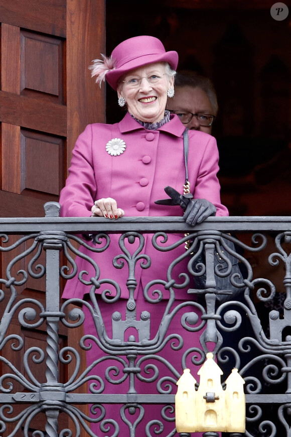 Elle a annoncé abdiquer
La reine Margrethe II de Danemark - La famille royale danoise assiste à une réception avec un déjeuner officiel dans le cadre des célébrations du 50ème jubilé de la reine du Danemark à l'hôtel de ville de Copenhague, Danemark, le 12 novembre 2022. 