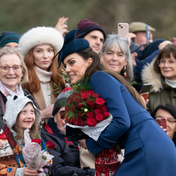 Le matin de Noël n'est pas réservé qu'à l'ouverture des cadeaux au pied du sapin.
Catherine (Kate) Middleton, princesse de Galles, la princesse Charlotte de Galles, Mia Tindall - Les membres de la famille royale britannique lors de la messe du matin de Noël en l'église St-Mary Magdalene à Sandringham, le 25 décembre 2023.