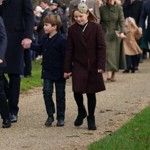 Le prince William et Kate Middleton avec leurs enfants le prince George, la princesse Charlotte et le prince Louis - Les membres de la famille royale britannique lors de la messe du matin de Noël en l'église St-Mary Magdalene à Sandringham, le 25 décembre 2023.
