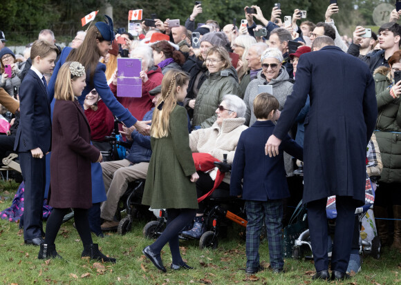 Le prince William, prince de Galles, et Catherine (Kate) Middleton, princesse de Galles, avec leurs enfants le prince George de Galles, la princesse Charlotte de Galles et le prince Louis de Galles - Les membres de la famille royale britannique lors de la messe du matin de Noël en l'église St-Mary Magdalene à Sandringham, le 25 décembre 2023.