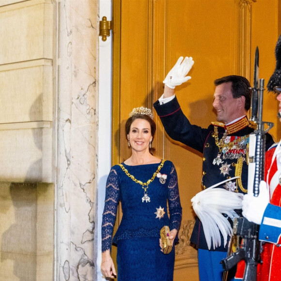 A laquelle toute la famille devrait assister.
Joachim et Marie de Danemark - La famille royale de Danemark se rend au dîner annuel du Nouvel An, un jour après que la reine Margrethe régnant a abdiqué à Amalienborg, Copenhague, Danemark le 1er janvier 2024. 
