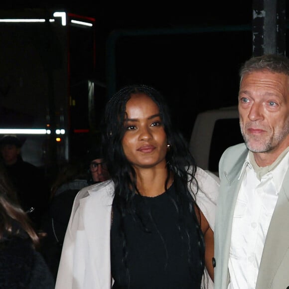 Narah Baptista et Vincent Cassel - Arrivées des personnalités au défilé AMI collection homme automne/hiver 2024/2025 lors de la fashion week à Paris (PFW) le 19 janvier 2024. © Denis Guignebourg / Bestimage  AMI - Alexandre Mattiussi Menswear Fall/Winter 2024-2025 show as part of Paris Fashion Week on January 18, 2024 in Paris, France. 