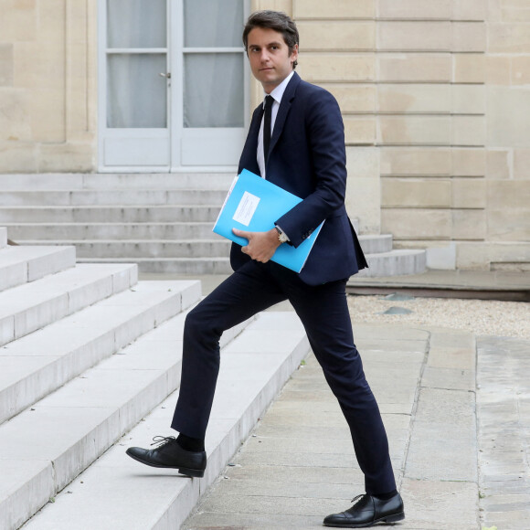 Gabriel Attal arrive pour participer à la réunion du Conseil Olympique et Paralympique au palais de l'Elysée, Paris, France. Le 19 juillet 2023. © Stéphane Lemouton / Bestimage 