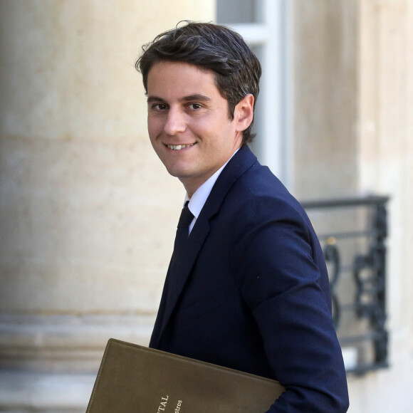 Gabriel Attal - Les ministres arrivent à une réunion de cabinet après l'annonce du gouvernement Borne 2 au palais de l'Elysée à Paris le 4 juillet 2022. © Stéphane Lemouton / Bestimage 
