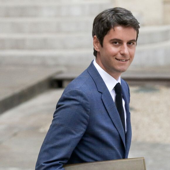 Difficile à dire...
Gabriel Attal, Porte-parole du Gouvernement devenu Premier ministre - Sorties du Conseil des ministres du mercredi 4 mai au palais de l'Elysée à Paris © Stéphane Lemouton / Bestimage