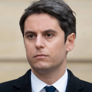 Lors de son discours, certains journalistes ont remarqué qu'il tremblait...
Passation de pouvoirs entre l'ancienne Première ministre et le nouveau Premier ministre Gabriel Attal à l'hôtel de Matignon, à Paris, France, le 9 janvier 2024. © Jacques Witt/Pool/Bestimage 