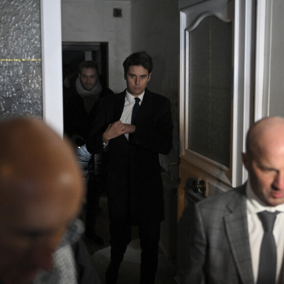 Le nouveau Premier ministre Gabriel Attal lors de son première déplacement dans le village de Clairmarais, pas de Calais, le 9 janvier 2024, village touché par les inondations. © Eliot Blondet/Pool/Bestimage 