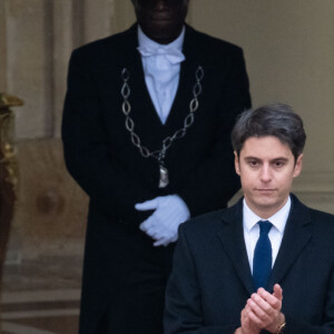 Passation de pouvoirs entre l'ancienne Première ministre et le nouveau Premier ministre Gabriel Attal à l'hôtel de Matignon, à Paris, France, le 9 janvier 2024. © Eric Tschaen/Pool/Bestimage 