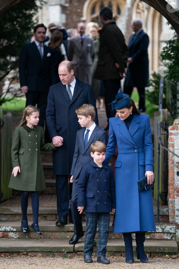 Le prince William, prince de Galles, et Catherine (Kate) Middleton, princesse de Galles, avec leurs enfants le prince George de Galles, la princesse Charlotte de Galles et le prince Louis de Galles - Les membres de la famille royale britannique lors de la messe du matin de Noël en l'église St-Mary Magdalene à Sandringham, le 25 décembre 2023