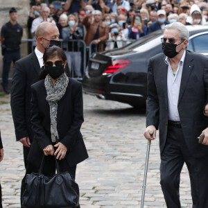 Elle estime qu'ils mettent en danger la vie de leur père.
Hiromi Rolin et Alain Delon - Obsèques de Jean-Paul Belmondo en en l'église Saint-Germain-des-Prés, à Paris le 10 septembre 2021. © Cyril Moreau / Bestimage 
