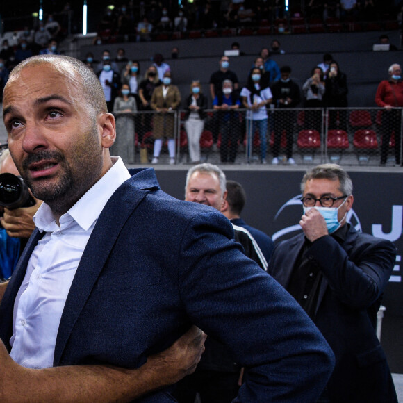 Malgré tout, il y a des mauvais côtés et il a récemment dû se séparer de son frère TJ, entraîneur de l'ASVEL
 
Tony Parker ( president Lyon ) - TJ Parker ( entraineur Lyon ) - - L'équipe de Lyon-Villeurbanne, présidée par T. Parker, bat celle de de Dijon (87-74) en finale du championnat de France de basket à Rouen, le 26 juin 2021. © Fderico Pestellini / Panoramic / Bestimage