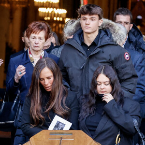 Nathalie Marquay et ses enfants Lou et Tom - La famille de Jean-Pierre Pernaut à la sortie des obsèques en la Basilique Sainte-Clotilde à Paris le 9 mars 2022. © Cyril Moreau/Bestimage