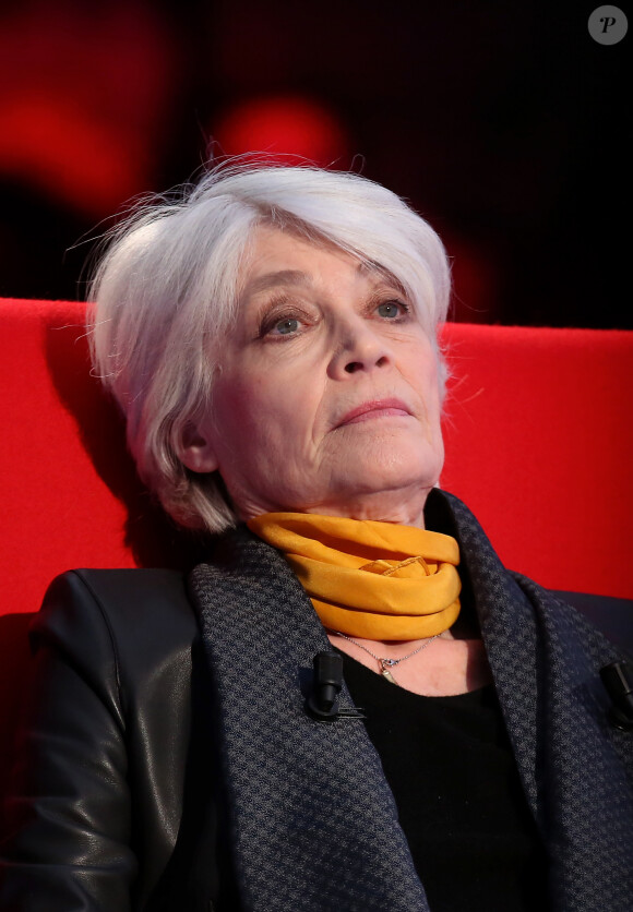 Suffering from cancer of the lymphatic system and cancer of the pharynx, Françoise Hardy has no difficulty in making known her state of health, her obstacle course punctuated by pain and suffering.  Exclusive - Recording of the show "The sofa" presented by Marc-Olivier Fogiel with Françoise Hardy as guest.  It will be broadcast on France 3. © Dominique Jacovides / Bestimage