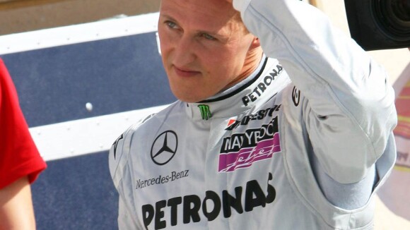 Michael Schumacher double le champion du monde en titre pour son come-back ! Ça lui rappelle ses débuts !
