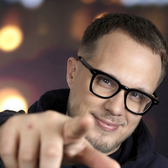 Portrait de Guillaume Genton lors de l'enregistrement de l'émission "Chez Jordan de Luxe" à Paris. Le 28 novembre 2023 © Cédric Perrin / Bestimage