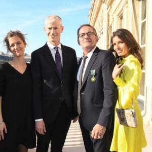 Exclusif - No Tabloids - Christophe Dechavanne avec ses filles Pauline et Ninon, son ex compagne Elena Foïs et Franck Riester - Christophe Dechavanne reçoit le grade d'Officier des Arts et des Lettres au Ministère de la Culture à Paris le 15 mai 2019. © Coadic Guirec / Bestimage   No Web No Blog Belgique/Suisse