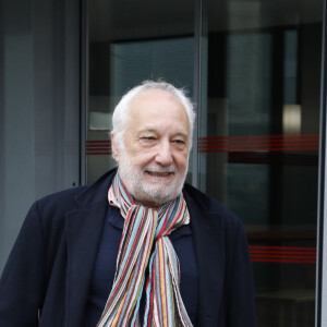 Exclusif - François Berléand à la sortie d'un enregistrement radio aux studios RTL à Neuilly-sur-Seine, France, le 21 mars 2023.