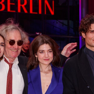 Il est notamment le père de Louis Garrel
Esther Garrel, Louis Garrel, Philippe Garrel, Lena Garrel - La famille Garrel à la première du film "Le Grand Chariot" lors de la 73ème édition du festival international du film de Berlin (La Berlinale 2023), le 21 février 2023. 