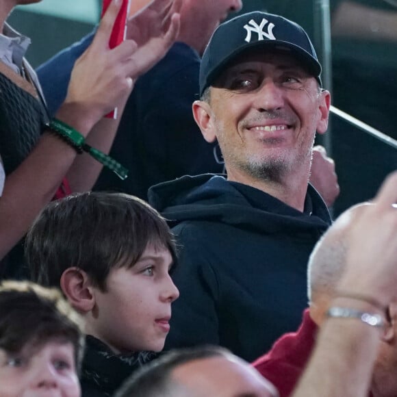 Un beau moment pour Gad Elmaleh et son fils Raphaël
 
Gad Elmaleh et son fils Raphaël Elmaleh dans les tribunes lors du match de basketball d'Euroleague opposant l'AS Monaco au Real Madrid (98-74) à Monaco, le 19 janvier 2024. © Norbert Scanella/Panoramic/Bestimage