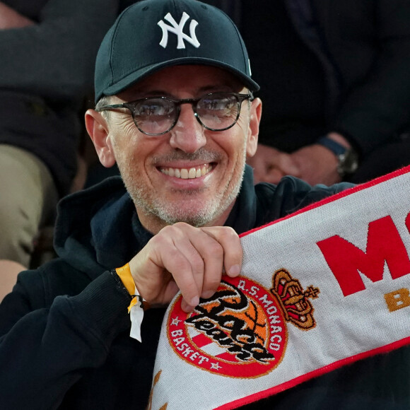 Gad Elmaleh avec son fils pour le match de Monaco
 
Gad Elmaleh lors du match de basketball d'Euroleague opposant l'AS Monaco au Real Madrid à Monaco. © Norbert Scanella/Panoramic/Bestimage