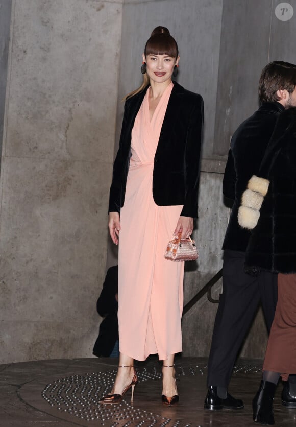 Olga Kurylenko - Arrivées au défilé Giorgio Armani Privé Haute Couture printemps/été 2024 (PFW) au Palais de Tokyo à Paris le 23 janvier 2024. © Denis Guignebourg / Bestimage