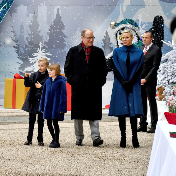 Le traditionnel arbre de Noël du Palais Princier de Monaco en présence du prince Albert II de Monaco, de la princesse Charlene et leurs deux enfants, la princesse Gabriella et le prince Jacques. Le couple princier et leurs enfants ont distribué cadeaux et friandises aux enfants monégasques, dans la cour du Palais, le 14 décembre 2022. © Bruno Bebert / Bestimage