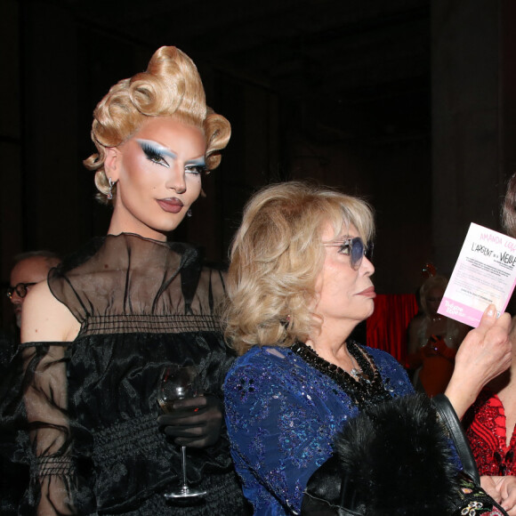 Amanda Lear - Dîner de la Mode au bénéfice du Sidaction, au Palais de Tokyo de Paris. Le 25 janvier 2024. © Olivier Borde-Bertrand Rindoff / Bestimage