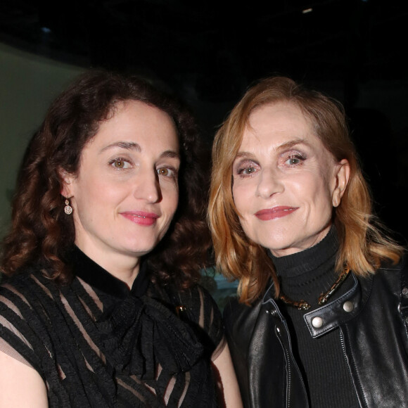 Eva Jospin et Isabelle Huppert - Dîner de la Mode au bénéfice du Sidaction, au Palais de Tokyo de Paris. Le 25 janvier 2024. © Olivier Borde-Bertrand Rindoff / Bestimage