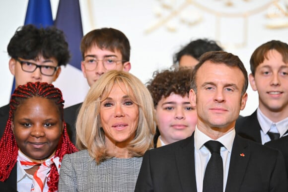 "La journée type du président, c'est absolument incroyable", s'extasie Brigitte Macron
 
Brigitte et Emmanuel Macron au palais de l'Elysée à Paris, France. © Jacques Witt/Pool/Bestimage