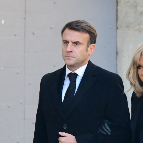 Le président de la République française Emmanuel Macron et la première Dame française Brigitte Macron - Arrivées aux obsèques de Gérard Collomb en la cathédrale Saint-Jean à Lyon le 29 novembre 2023. © Romain Doucelin/Bestimage