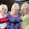 Les copains de Dolly Parton inaugurent la nouvelle boutique de la chanteuse, à Nashville, Tennessee, le 12 mars 2010 !