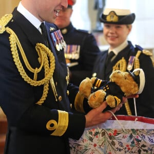 Le prince William de Galles assiste aux divisions du Lord High Admiral au Britannia Royal Naval College à Dartmouth, pour assister à un défilé de 202 cadets de la Royal Navy avec des élèves-officiers internationaux d'Oman, du Koweït, du Bangladesh et de Trinité-et-Tobago, au Royaume Uni, le jeudi 14 décembre 2023. 