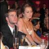 Miley Cyrus et Liam Hemsworth, à l'occasion de la grande soirée donnée par Elton John après la cérémonie des Oscars, à West Hollywood, Los Angeles, le 7 mars 2010.