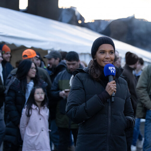 Karine Le Marchand soutient les agriculteurs sur le barrage de l'Autoroute A4 à hauteur de Jossigny en Seine et Marne le 29 Janvier 2024. Comme elle l'avait annoncé la semaine dernière, l'animatrice de l'émission "L'amour est dans le pré", Karine Le Marchand, a amené près de 200 croissants aux agriculteurs sur un barrage sur l'autoroute A4. © Jeremy Melloul - Pierre Perusseau / Bestimage