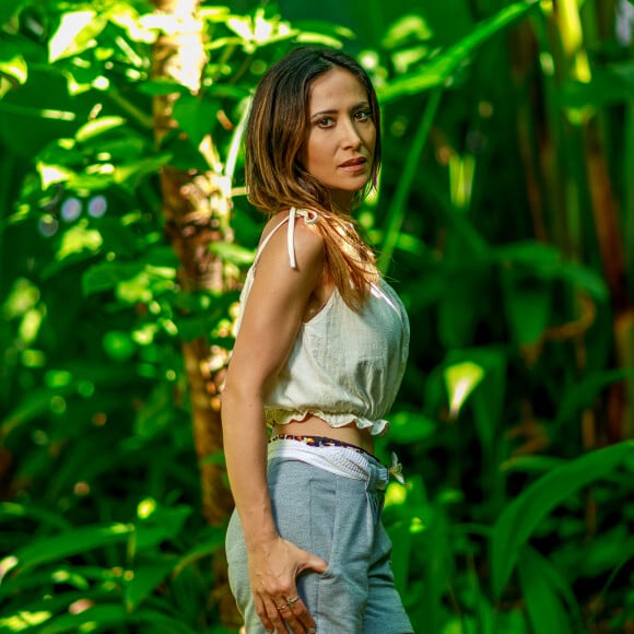 Sur place, lors d'un trek dans la jungle, un meurtre a eu lieu et les a ramenés à leur condition d'enquêteur.
Exclusif - Fabienne Carat profite d'une journée de repos dans le tournage de la série "Section de Recherches" sur l'île de la Réunion le 8 juin 2023. © Jules Legros / Bestimage