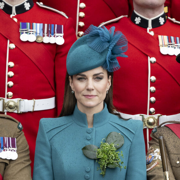 L'origine de cette intervention planifiée reste secrète, comme l'organisation de sa sortie de l'établissement
La colonelle Catherine (Kate) Middleton, princesse de Galles, à l'assemblée annuelle des Irish Guards Parade de la St Patrick à Mons Barracks à Aldershot, le 17 mars 2023. Catherine (Kate) Middleton, princesse de Galles, a récemment été nommée colonelle de l'Irish Guards par le roi d'Angleterre. 