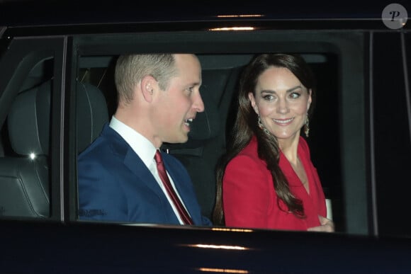 L'un d'entre eux a une autre théorie : celle qu'elle a eu recours à une voiture banalisée pour ne pas attirer l'oeil. 
Le prince William, prince de Galles, et Catherine (Kate) Middleton, princesse de Galles, se rendent à la soirée "Shaping Us" en amont des BAFTA Awards 2023 à Londres, le 30 janvier 2023. 