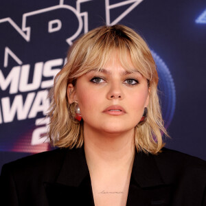 Louane Emera au photocall de la 25e cérémonie des "NRJ Music Awards (NMA)" au palais des Festivals et des Congrès de Cannes, le 10 novembre 2023. © Dominique Jacovides/Bestimage