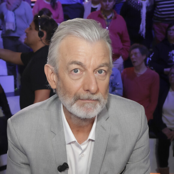 Tout comme Gilles Verdez.
Exclusif - Gilles Verdez sur le plateau de la nouvelle émission de C.Hanouna du week-end "Face à Hanouna" diffusée le 4 février à Paris, France, le 1er février 2024. © Jack Tribeca/Bestimage