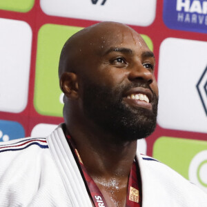 Teddy Riner bien aidé par sa fille
 
Teddy Riner (FRA) - Judo : Le Paris Grand Slam 2024. Paris.