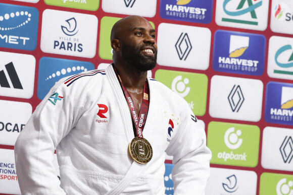 Teddy Riner bien aidé par sa fille
 
Teddy Riner (FRA) - Judo : Le Paris Grand Slam 2024. Paris.